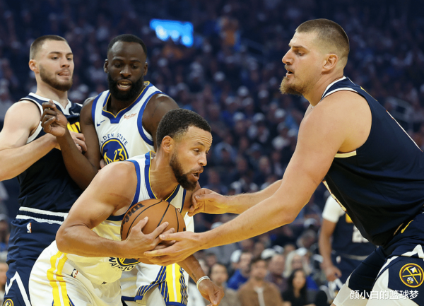 宏基资本 Logo绝平+下半场35分: 库里超神一战怒吼释放 轰42+7连献关键3分